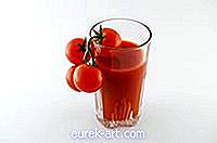 אוכל שתייה - איך אפשר מיץ עגבניות באמצעות מסחטה