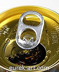 金属製のポップ缶にプラスチックコーティングが並んでいるのはなぜですか？