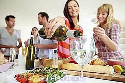 makanan Minuman - Makanan ringan yang cocok dengan anggur