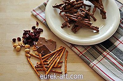 Hoe chocolade pretzel hooibergen te maken