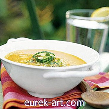 Karottensuppe mit Gurken-Pistazien-Relish