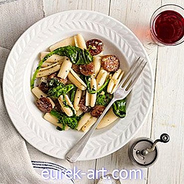 ēdieni un dzērieni - Makaroni ar desu un brokoļiem Rabe
