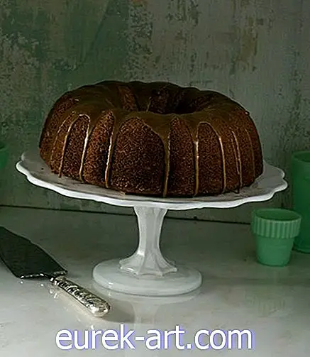 Gâteau à la cardamome avec glaçage au café