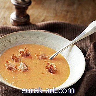 Essen & Getränke - Gebratene Knoblauch-Kartoffel-Suppe mit hausgemachten Croutons