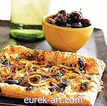 jídlo a pití - Karamelizované cibule a Gruyère Tarts