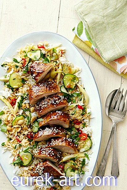 đồ uống thực phẩm - Thịt lợn thăn Hoisin tráng men với salad gạo châu Á