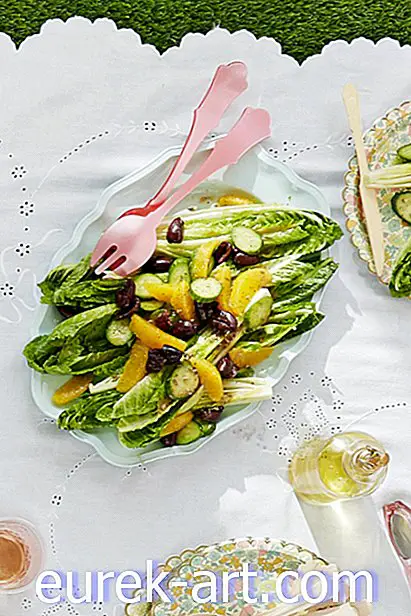 Salade romaine aux olives et à l'orange avec vinaigrette au fenouil