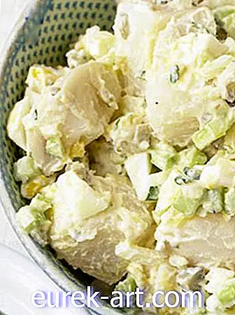 yiyecek ve içecekler - Kornişekli Klasik Patates Salatası