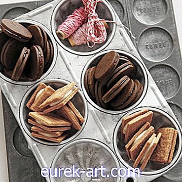 Пісочне печиво-шоколадне печиво з малиновими консервами