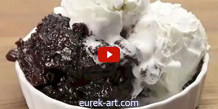 यह स्लो कुकर चॉकलेट लावा केक बेस्ट डेज़र्ट है जिसे आपने कभी नहीं बनाया है