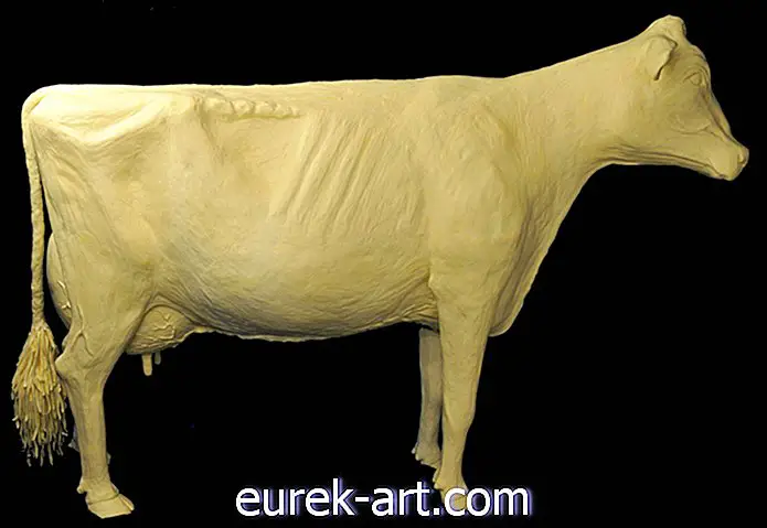Inne i Making of the Iowa State Fair's Famous Butter Cow