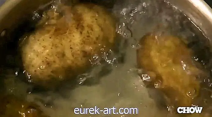 Ovaj briljantni trik za ljuštenje krumpira mijenja se kao granični život