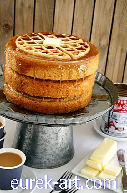 Este bolo de waffle belga de bordo permite que você tenha sobremesa para o café da manhã