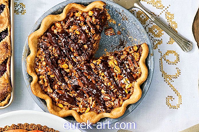 55 Resep Pie Pecan Terbaik yang Akan Mengesankan Semua Tamu Makan Malam Thanksgiving Anda