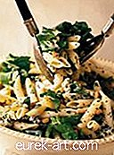 comida y bebidas - Pasta de suero de suero de gorgonzola con rúcula