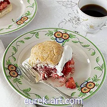 mad og drikke - Turbinado Shortcakes med jordbær og pisket fløde