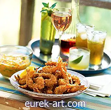 jedlo a nápoje - Chrumkavý kokos a krevety skorocel s tropickou salsou