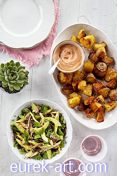 nourriture et boissons - Pommes de terre croustillantes deux fois avec paprika mayo