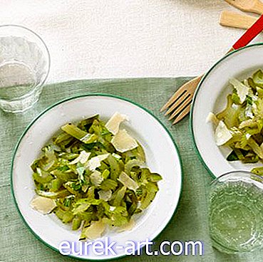 Salad cần tây nướng với Tarragon Dressing