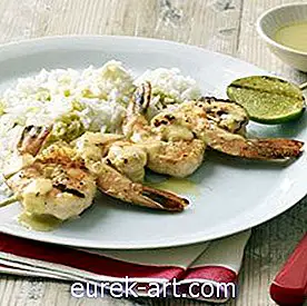 Espetadas de camarão curry verde com arroz Basmati