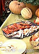 อาหารและเครื่องดื่ม - เคซาดิย่ากับไก่แกงกะหรี่พร้อมซัลซ่าสับปะรดและซอสถั่วลิสง
