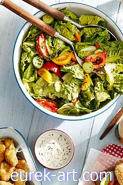 mad og drikke - Kastet salat med grøn gudindedressing