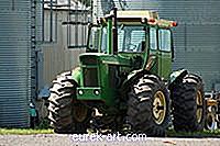 Kaip išvalyti žemę naudojant žemės ūkio traktorių