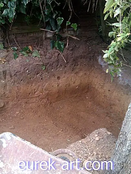 Pro DIY ini membangun lubang Hobbit halaman belakangnya sendiri