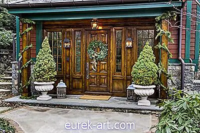 Slik dekorerer du søyler på en veranda til jul