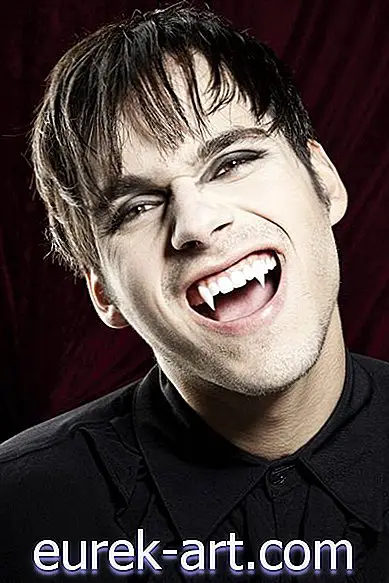 Sådan gør du vampyrfænger klæber til dine tænder