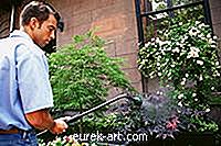 Главная - Как очистить наружные окна с помощью садового шланга