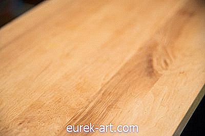 Kako odstraniti praske z lesene mize