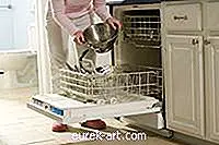 Πώς να βγάλετε το πλυντήριο πιάτων σας μετά την τοποθέτηση σε κεραμίδι