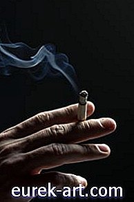 Domov - Ako sa zbaviť cigaretových značiek na látke