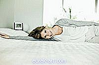 Kaip ištaisyti spragą tarp lovos ir sienos