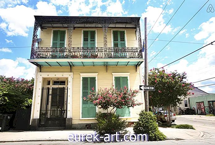 Nahliadnite do tohto elegantne rozpadajúceho sa kaštieľa v New Orleans