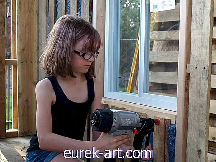 Táto úžasná 9-ročná dievčina stavia dom pre bezdomovca