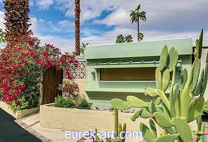 Ini Rumah Trailer Trailer Palm Springs yang boleh diramalkan boleh menjadi milik anda untuk hanya $ 55,000