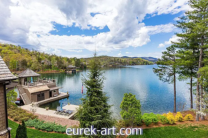 ingatlan - Alan Jackson rusztikus tóparti házát eladja 6,4 millió dollárért