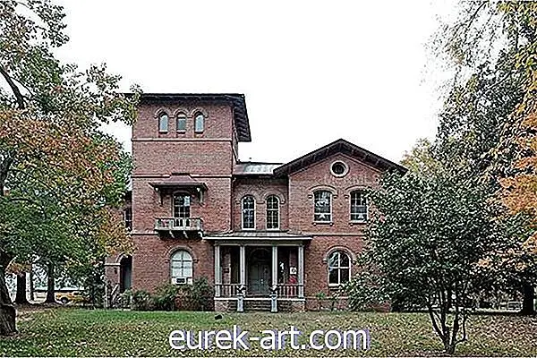 4 Spooky Southern Mansions zum Verkauf