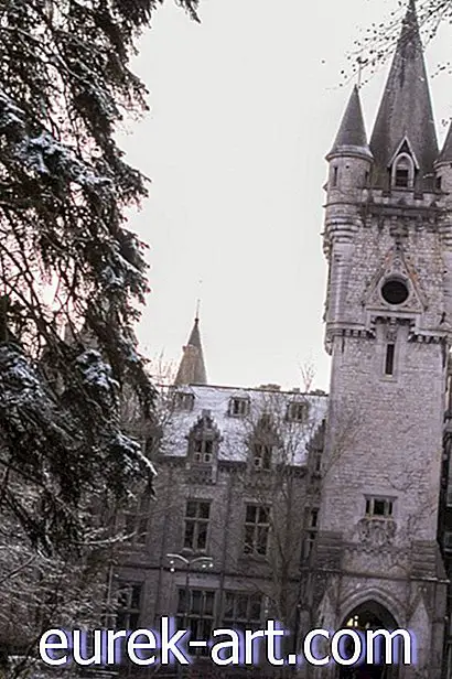 ακίνητα - Αυτό το ονειρεμένα όμορφο εγκαταλελειμμένο κάστρο έχει μια ιστορική ιστορία