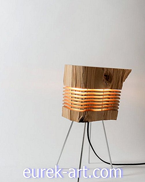 Trae el aire libre con estas hermosas lámparas hechas de leña real