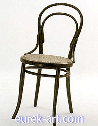 La silla de madera curvada
