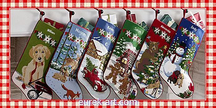 40 gražių personalizuotų kalėdinių kojinių atsargiai pakabinkite prie kamino