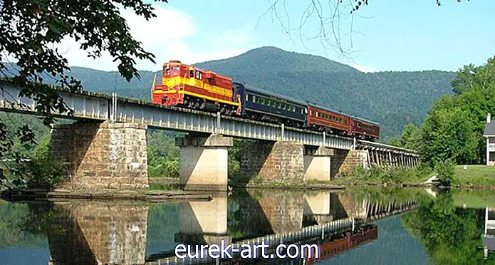 cestovat - Nová železniční exkurze vane krásnými východními horami Tennessee