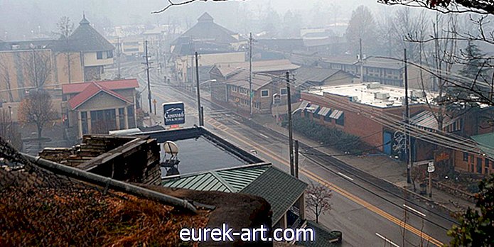 matkustaa - Gatlinburg, TN: n asukkaat antavat turisteille palata metsäpalojen jälkeen